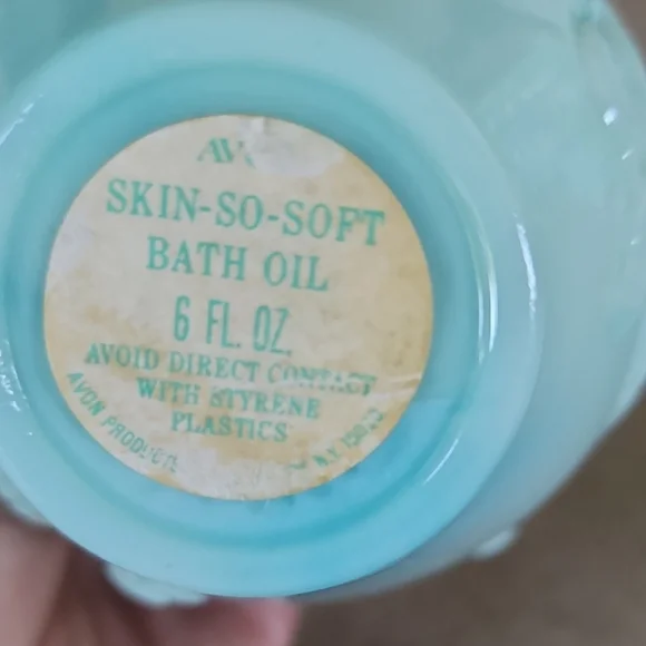 Avon Skin-So-Soft Bath Oil in Aqua Bottle - Picture 4 of 4